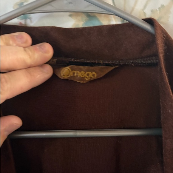 Vintage Omega Brown Robe with Gold Tag - Picture 5 of 8